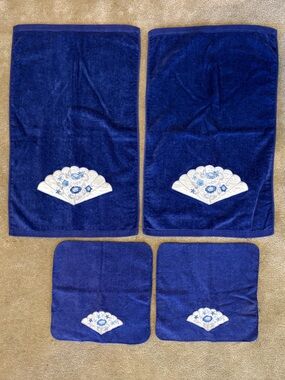 Vintage blue hand towel washcloth set embroidered white scalloped fan w/ flowers